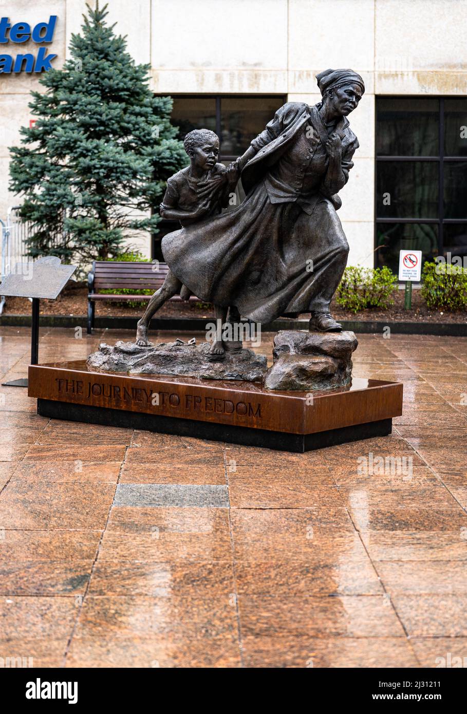 White Plains, NY - USA - April 3, 2022: Side view of Wesley Wofford's  9 ft bronze sculpture, Harriet Tubman — The Journey to Freedom. Depicting Tubma Stock Photo