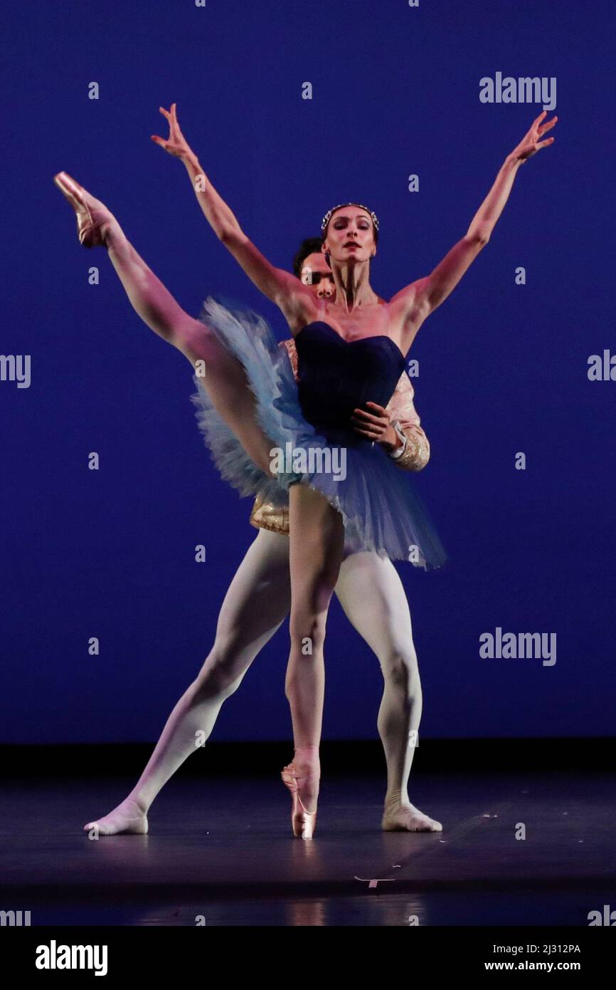 Naples, Italy. 04th Apr, 2022. Russian dancer Olga Smirnova (R), one of the biggest stars of dance, who left the Bolshoi in Moscow after denouncing the invasion of Ukraine, and Brazilian dancer Victor Caixeta perform on stage during the fundraising gala 'StandWithUkraine - Ballet for Peace' at the San Carlo theater in Naples. Credit: Independent Photo Agency/Alamy Live News Stock Photo