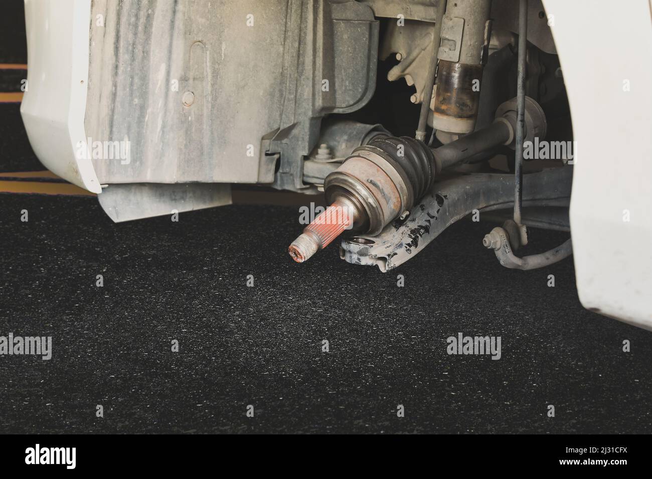 The left drive axle of the front drive shaft without a disc brake and a