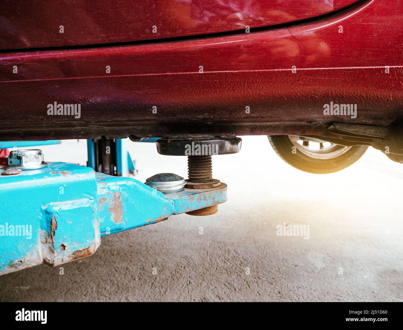 Hydraulic floor jack car hires stock photography and images Alamy