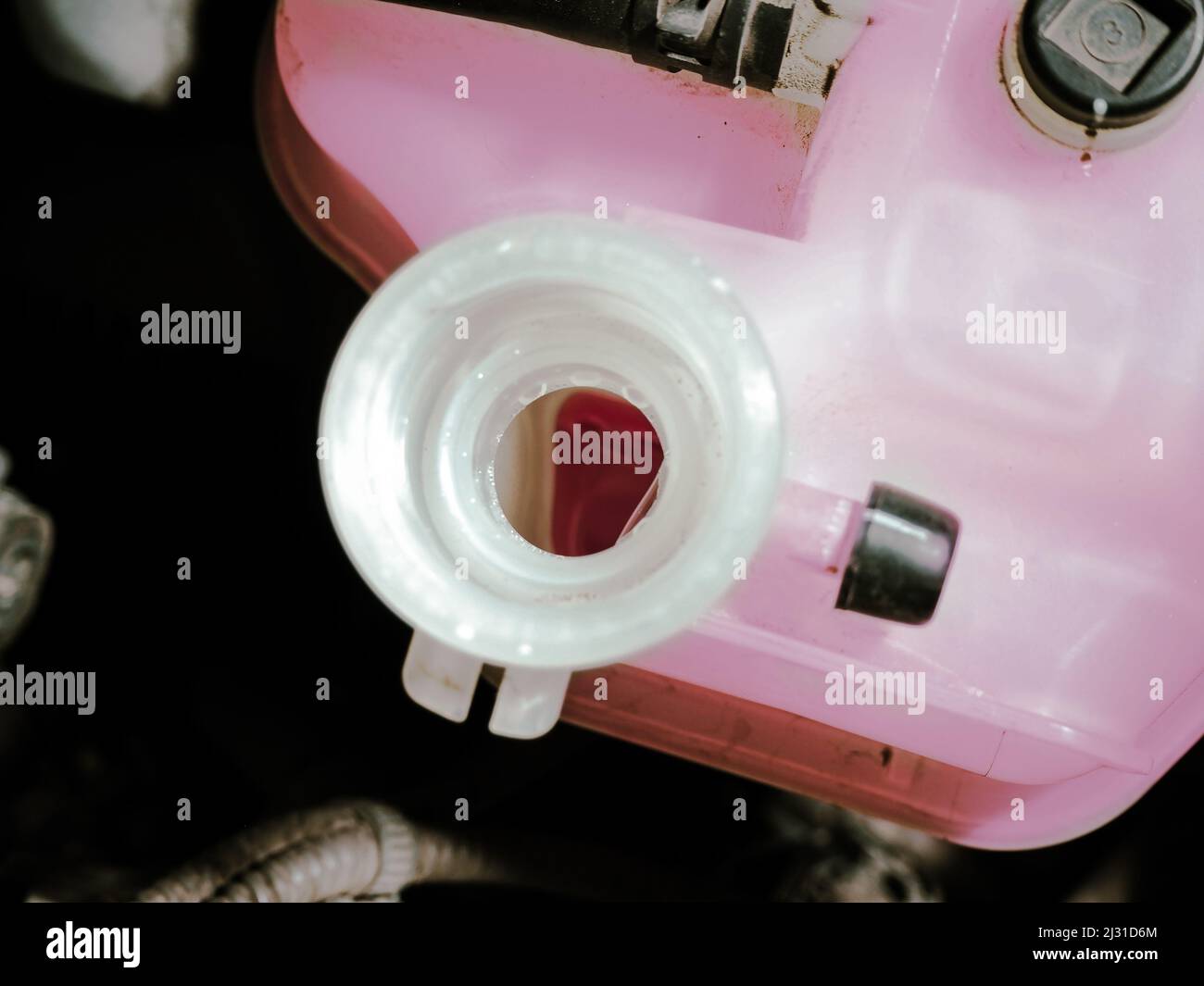Indicates full and low levels in the coolant tank of the car radiator
