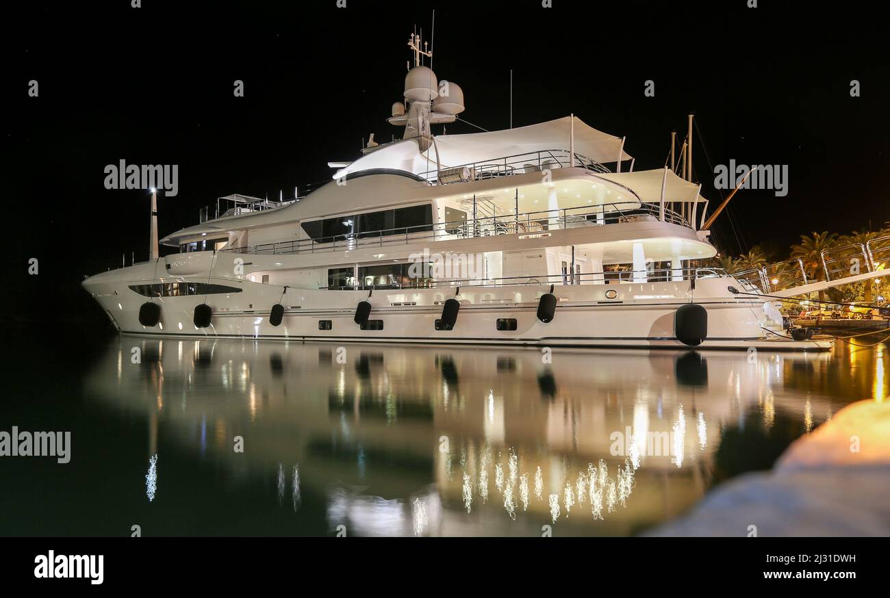 megayacht-eclipse-owned-roman-abramovich-hi-res-stock-photography-and