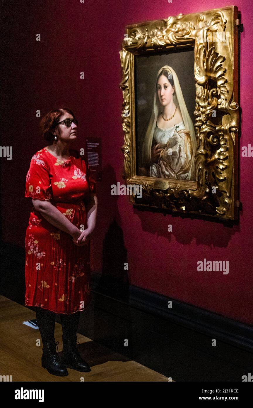EMBARGOED till 00.01 6 April 2022 (ie available for Wednesday print media but not to be used online till then) - London, UK. 4th Apr, 2022. Portrait of a Woman ('La Donna Velata'), about 1513-14, on loan from Gallerie degli Uffizi, Galleria Palatina, Florence - The Credit Suisse Exhibition: Raphael - which runs at the National Gallery from 9 April-31 July 2022. It includes 90 works with loans from major galleries around the world to add to the 9 already in the national Gallery. Credit: Guy Bell/Alamy Live News Stock Photo