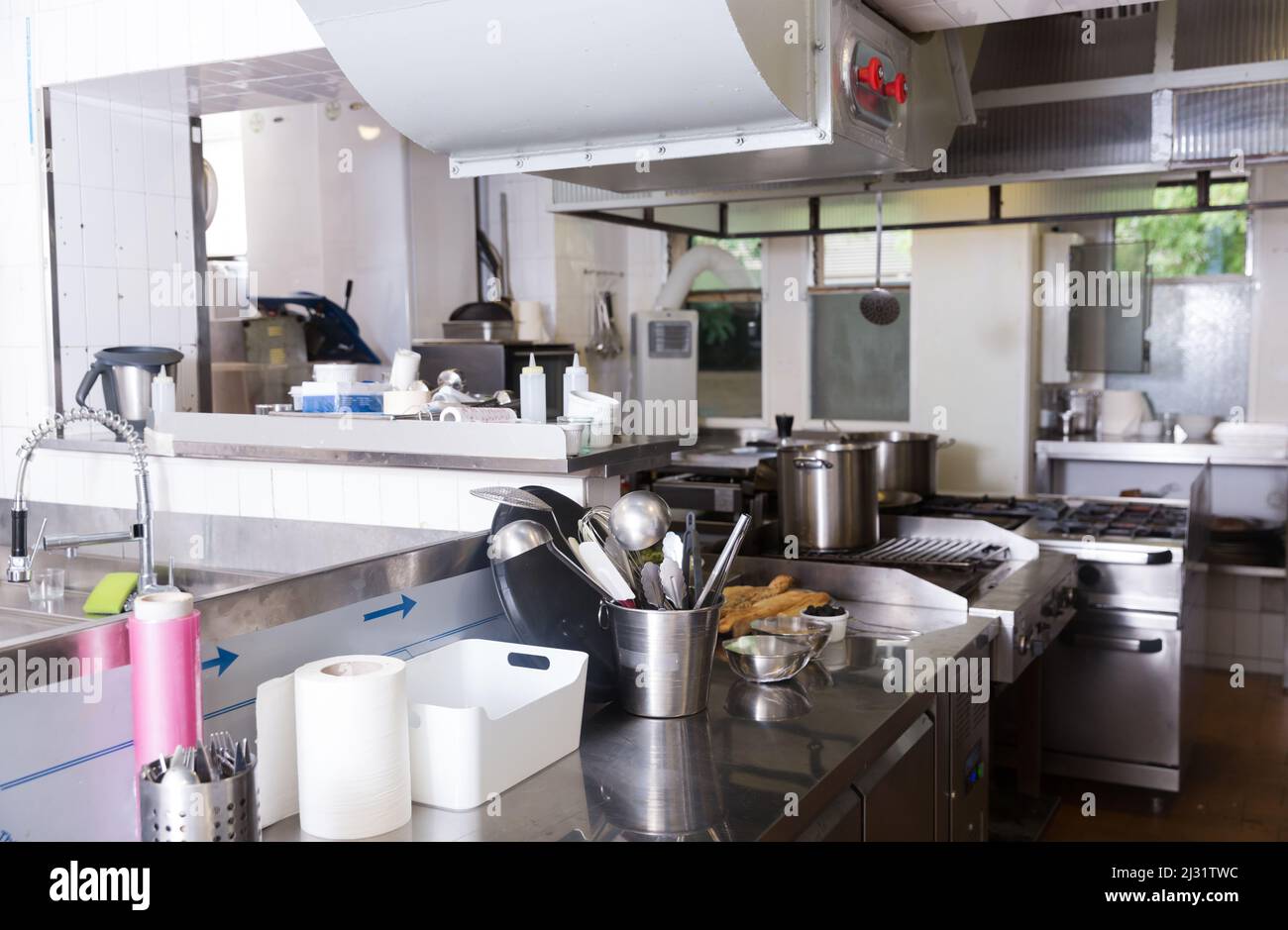 Empty restaurant kitchen Stock Photo - Alamy