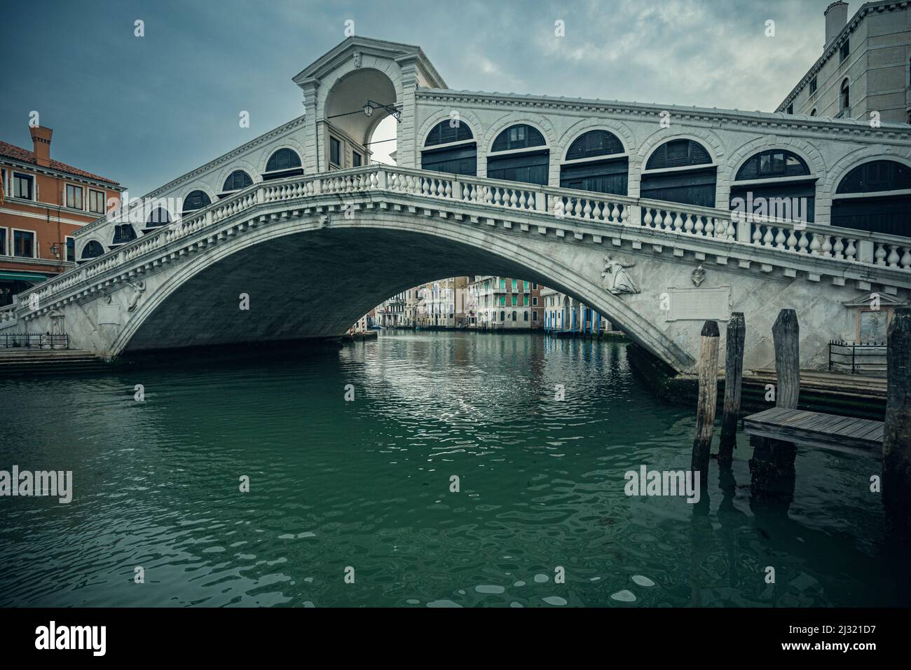 Deserted grand canal rialto hi-res stock photography and images - Alamy