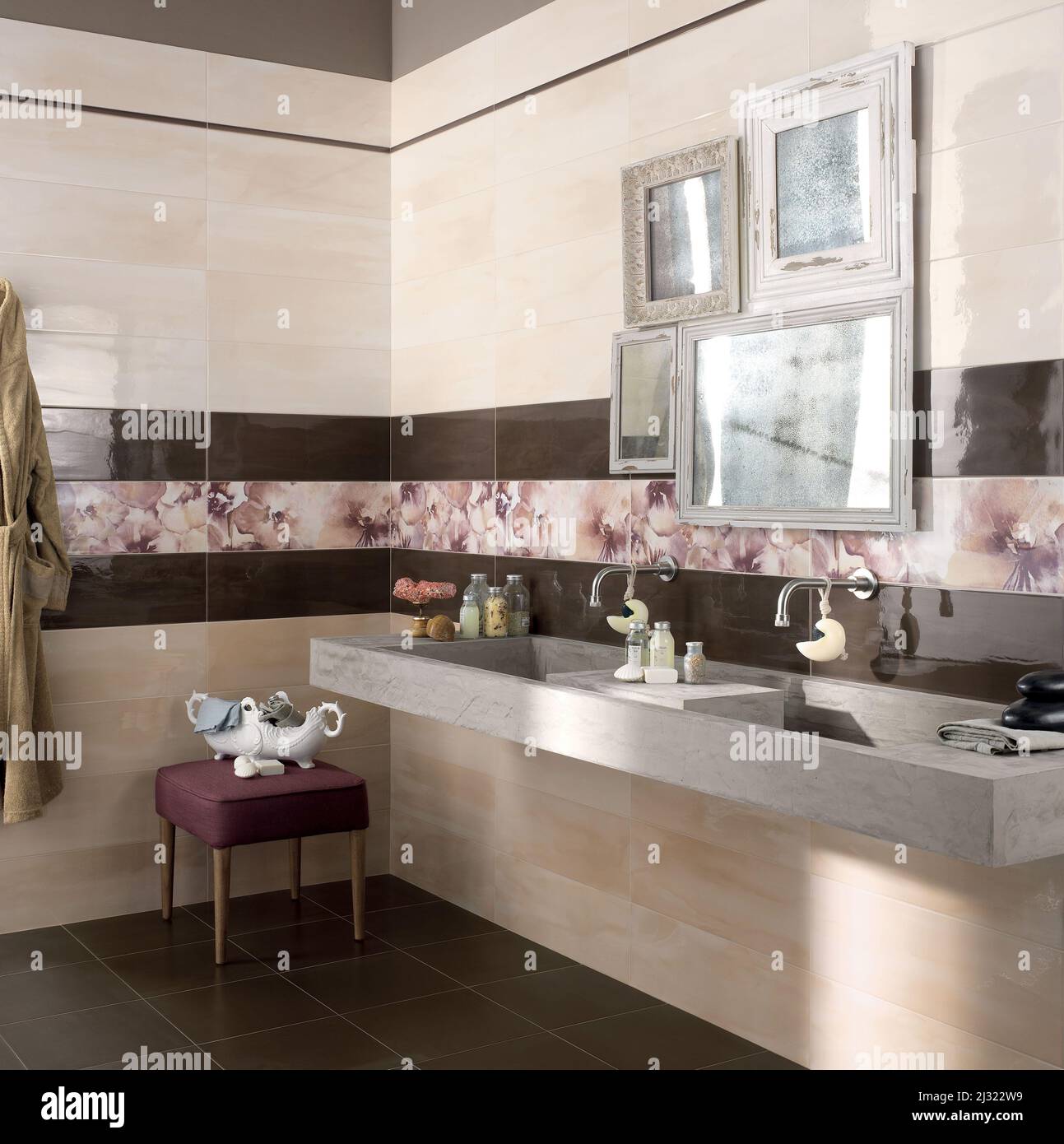 Luxury bathroom hi-res stock photography and images - Page 20 - Alamy