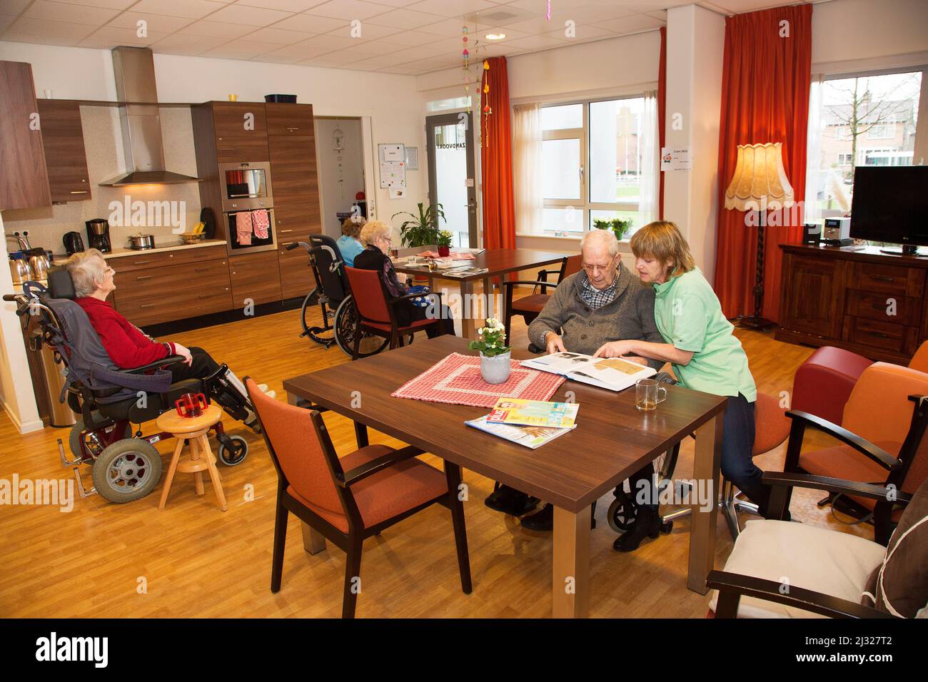 Medical attendant hi-res stock photography and images - Alamy