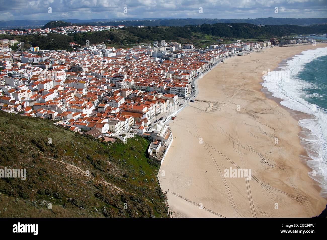 Luftbild Skyline und Strand von Nazare, Portugal Stock Photo Alamy