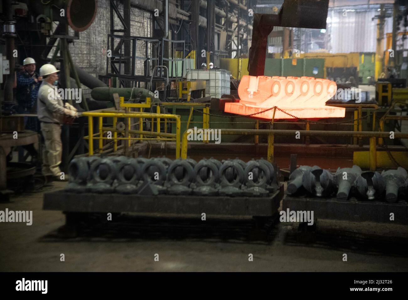 Steel workers hardening a workpiece, heat treatment, visit of Federal