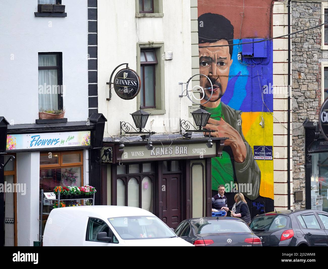People pass a mural of President of Ukraine Volodymyr Zelenskyy, by the artist Phil Atkinson in Granard, County Longford, Ireland. Picture date: Tuesday April 5, 2022. Stock Photo