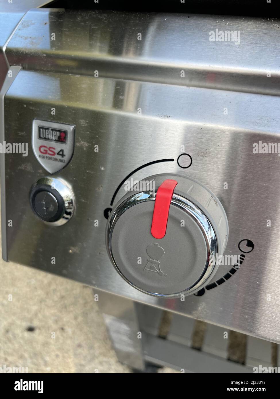 Electronic igniter system on a er propane barbecue grill, Lafayette