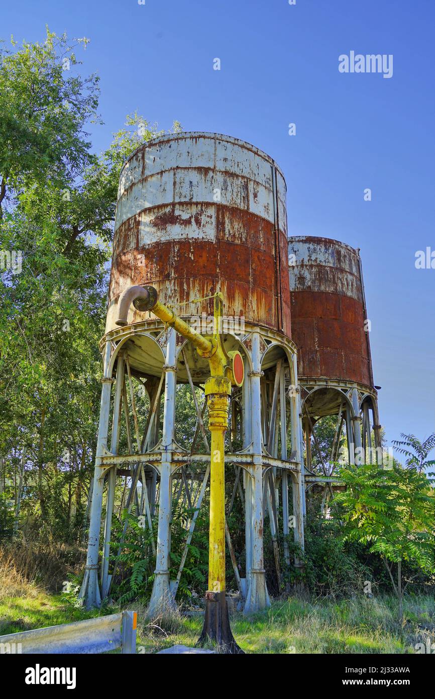 Old vintage water tower hi-res stock photography and images - Alamy