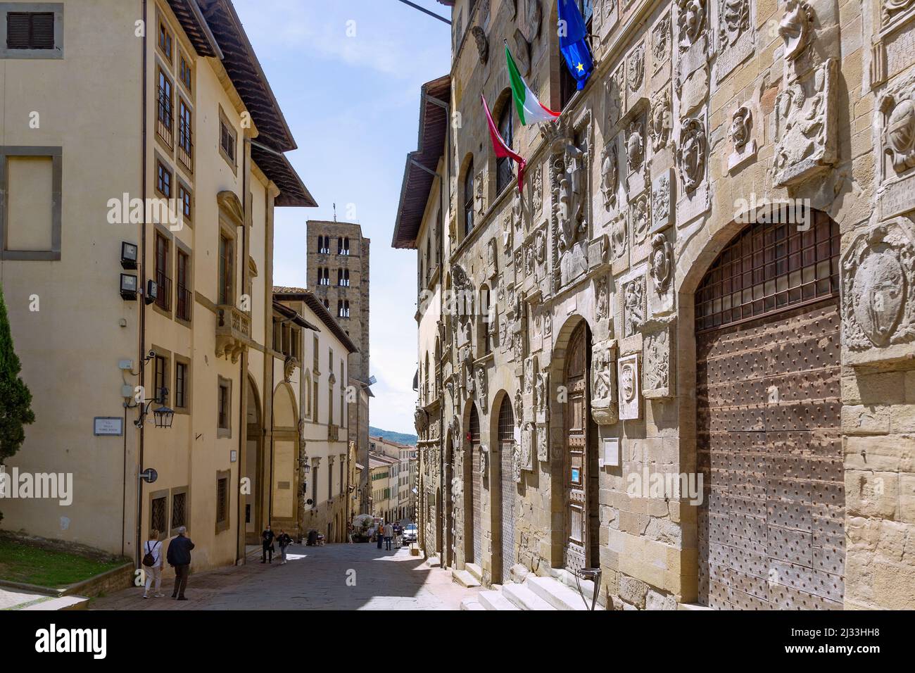 Arezzo; Palazzo Pretorio, Via dei Pileati, Campanile di Santa Maria delle Pieve Stock Photo