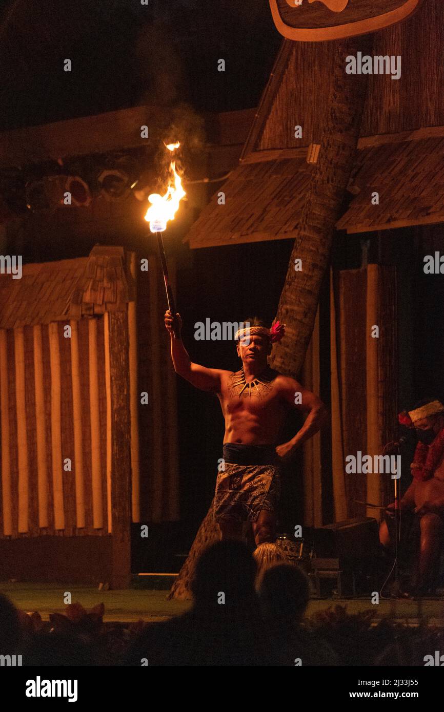Fire dancer at traditional Hawaiian luau Stock Photo Alamy