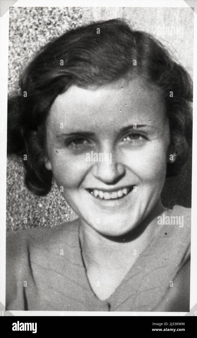 Greta" : Grossaufnahme - Close-up picture of Greta. Eva Braun's Photo  Albums, ca. 1913 - ca. 1944. These albums are attributed to Eva Braun (four  are claimed by her friend Herta Schneider,