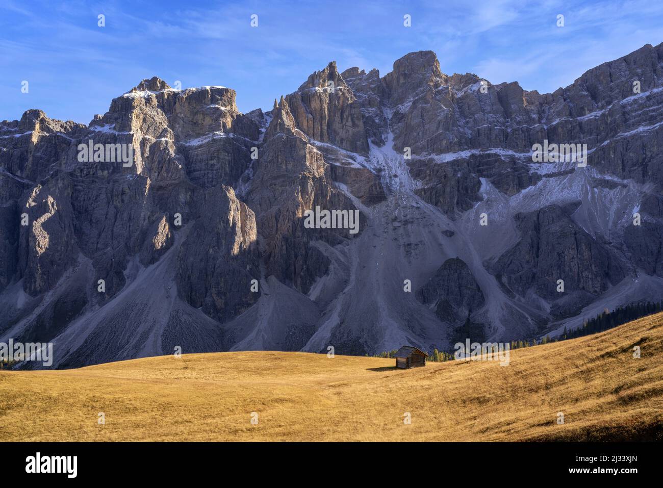 Small hut in front of the Geisler Group, Puez-Geisler, Lungiarü, Dolomites, Italy, Europe Stock Photo