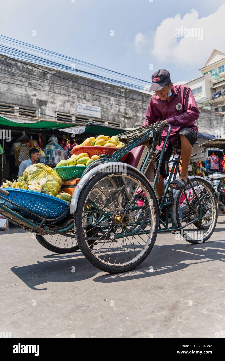 The Rickshaw Rider A rickshaw rider transporting fo in a Phnom Penh Market Stock Photo - Alamy