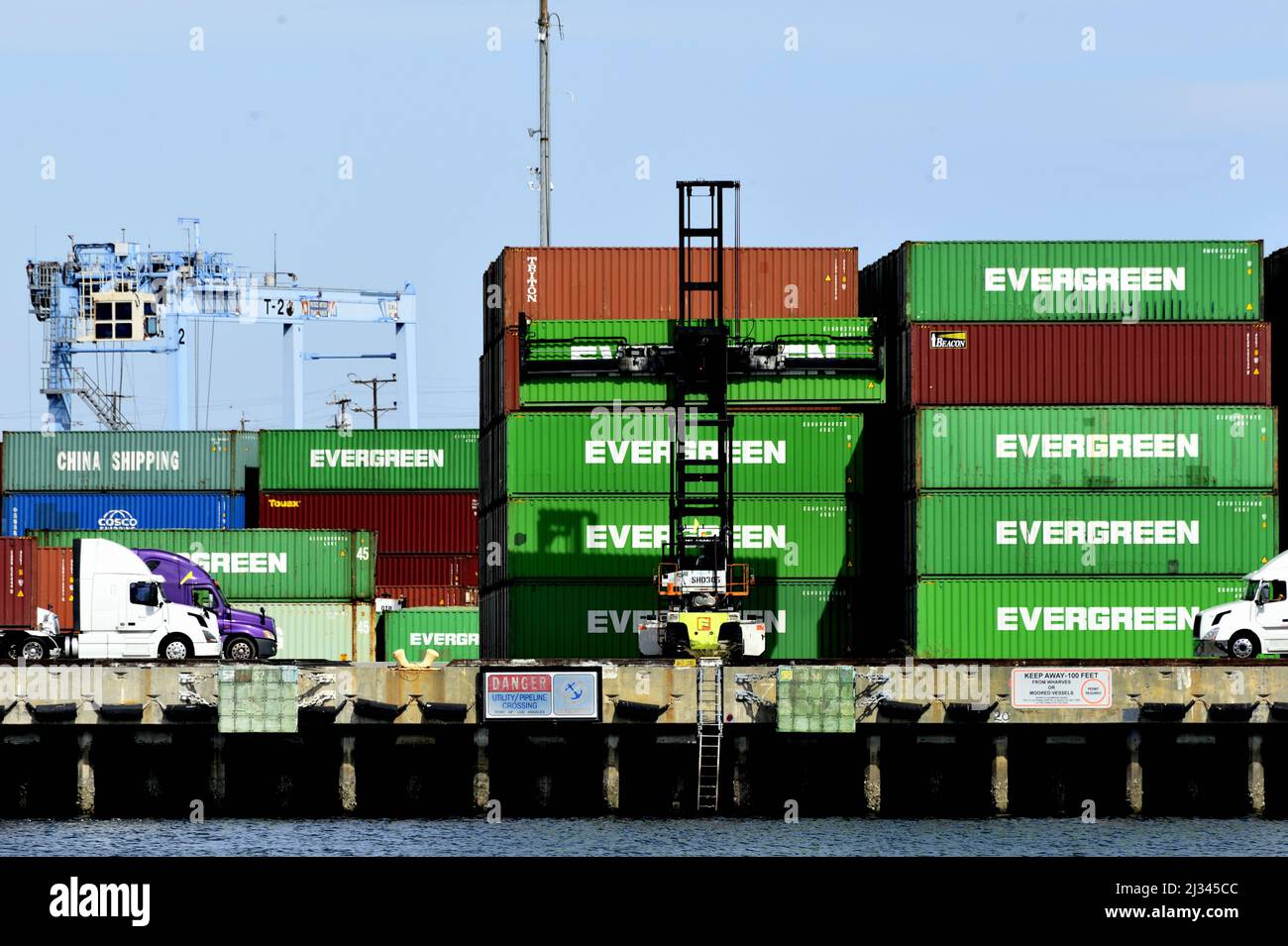 A close-up of a loading dock in Los Angeles harbor Stock Photo - Alamy