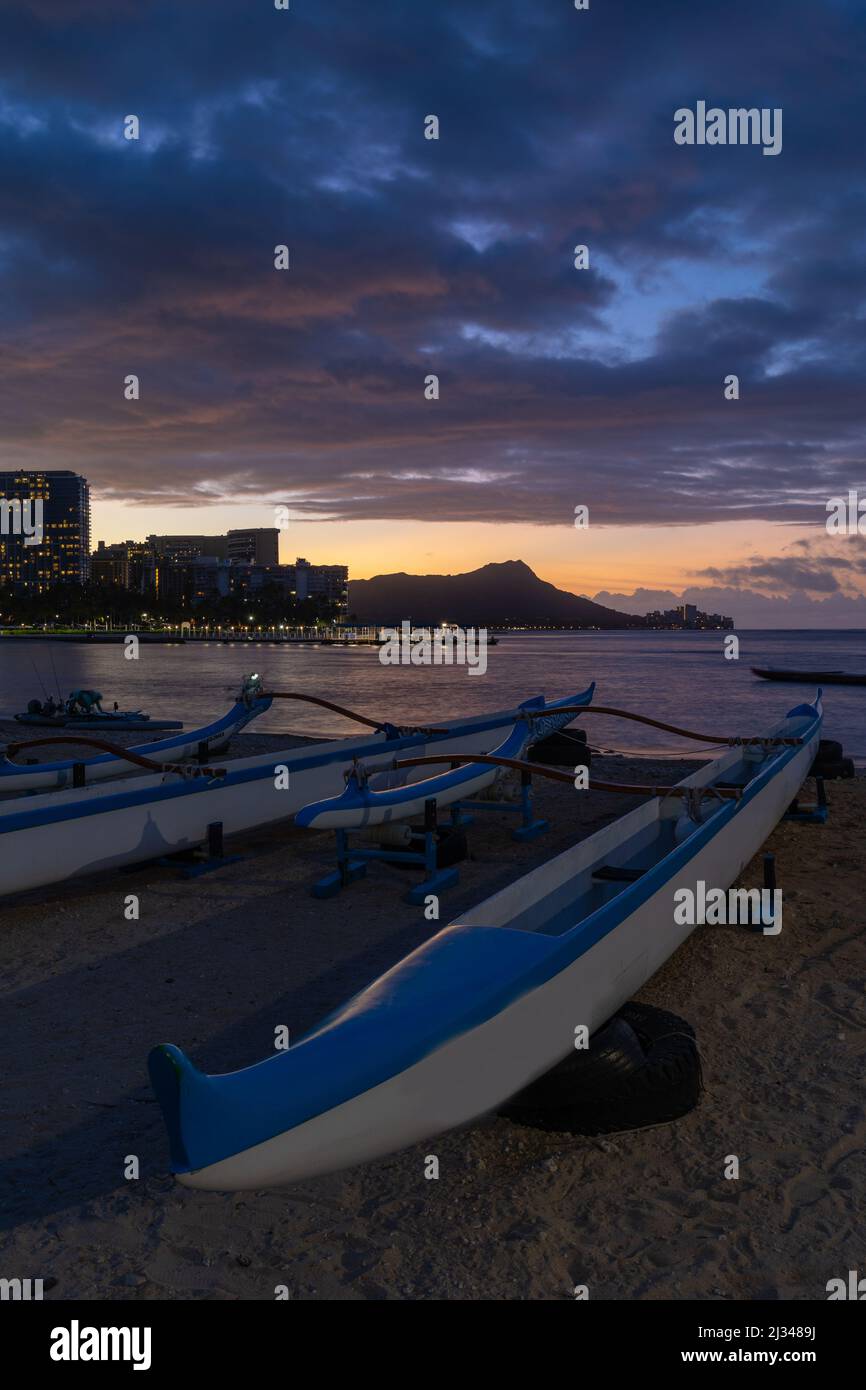 Skyline on the waikiki beach hires stock photography and images Alamy