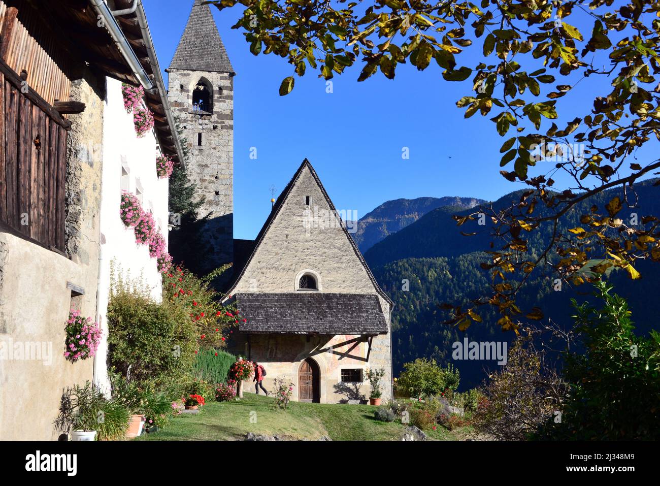 Sankt Peter near Lajen near Klausen above the Eisacktal, South Tyrol, Italy Stock Photo