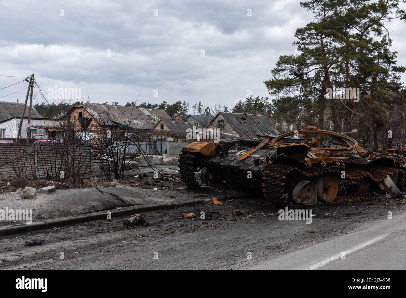 Dmytrivka, Ukraine. 04th Apr, 2022. A destroyed Russian tank seen in the village of Dmytrivka, Zhytomyr region. Following the Ukrainian force's counter-attacks and retreating Russian forces, Iprin and Bucha and the surrounding cities and villages of Kyiv Oblast have been retaken by the Ukrainian forces. Credit: SOPA Images Limited/Alamy Live News Stock Photo