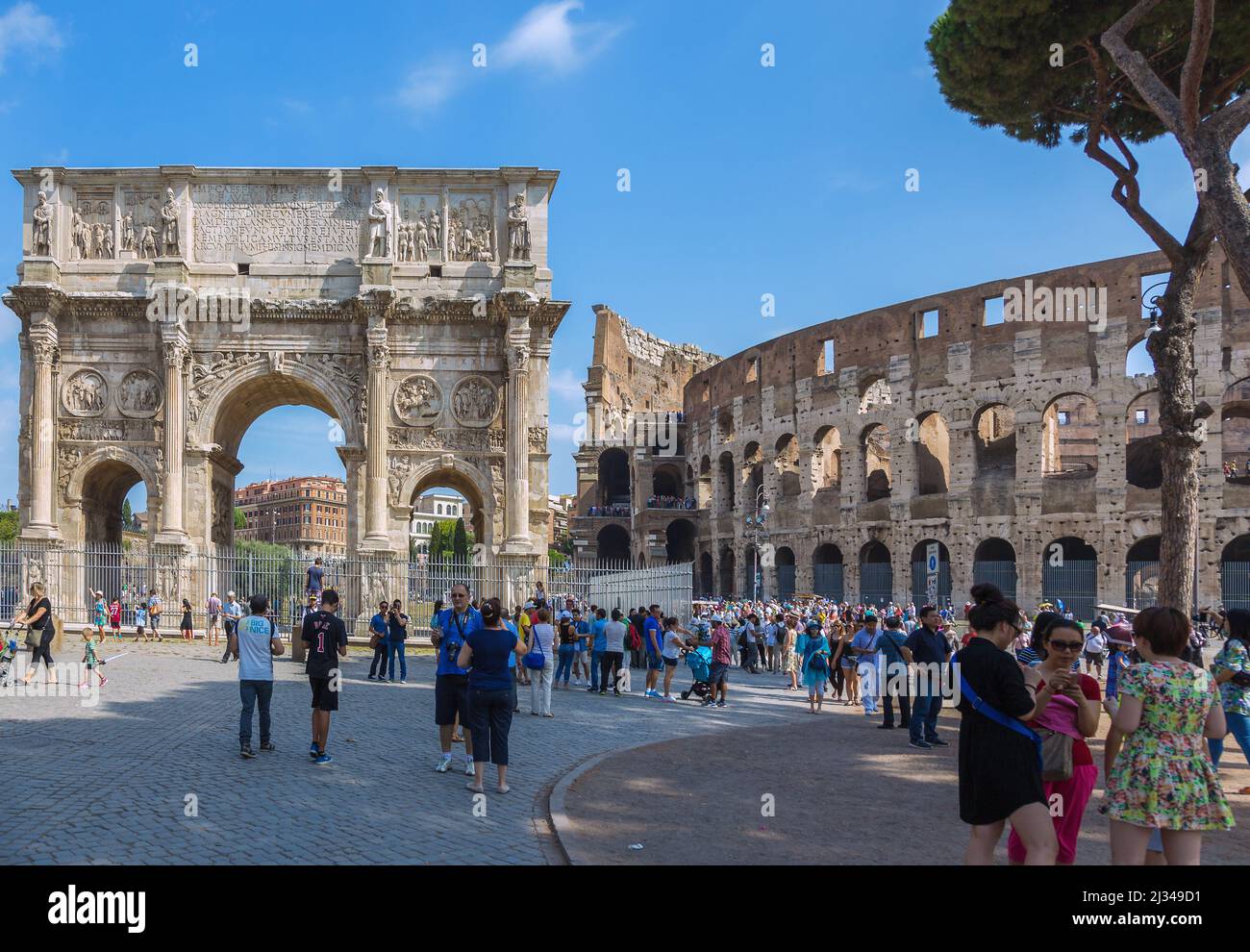 Rome, Arch of Constantine south side, Colosseum Stock Photo Alamy