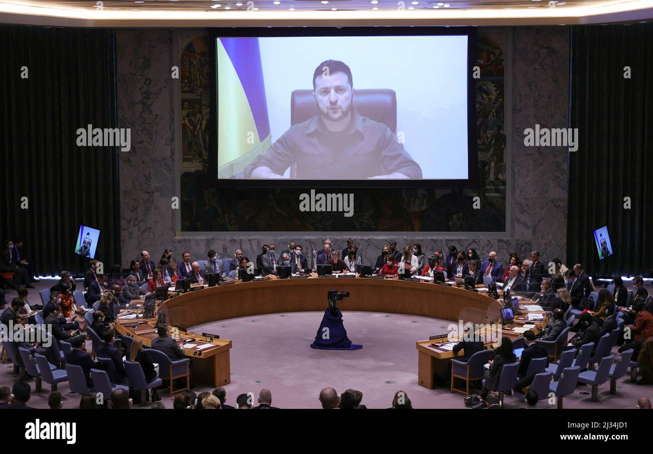 United Nations, New York, USA, April 05, 2022 - Volodymyr Zelenskyy (on screen), President of Ukraine, addresses the Security Council meeting on the situation in Ukraine today at the UN Headquarters in New York. Photo: Luiz Rampelotto/EuropaNewswire CREDIT MANDATORY. Stock Photo