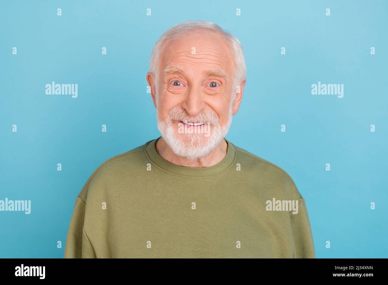 Grey haired old man shocked hi-res stock photography and images - Alamy