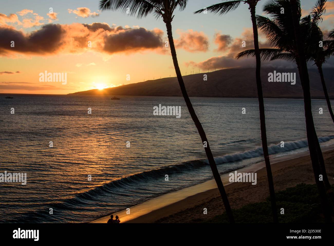 Maui sunset hires stock photography and images Alamy