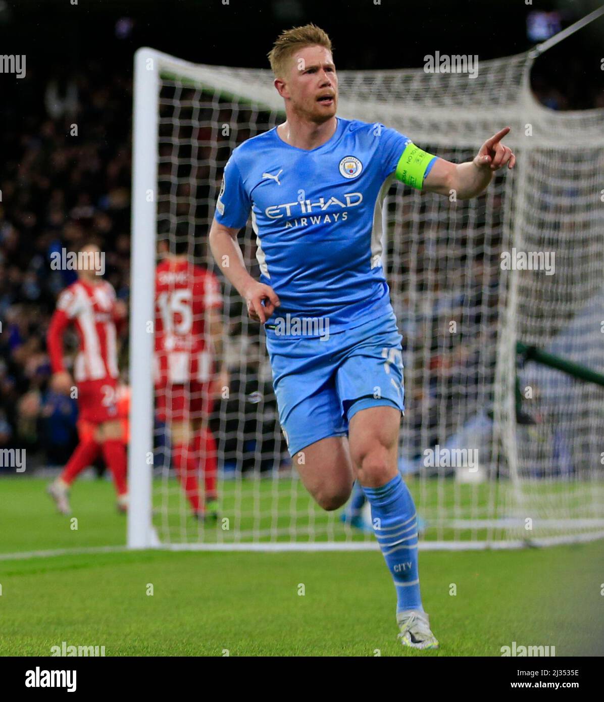 Kevin De Bruyne #17 of Manchester City celebrates scoring to make