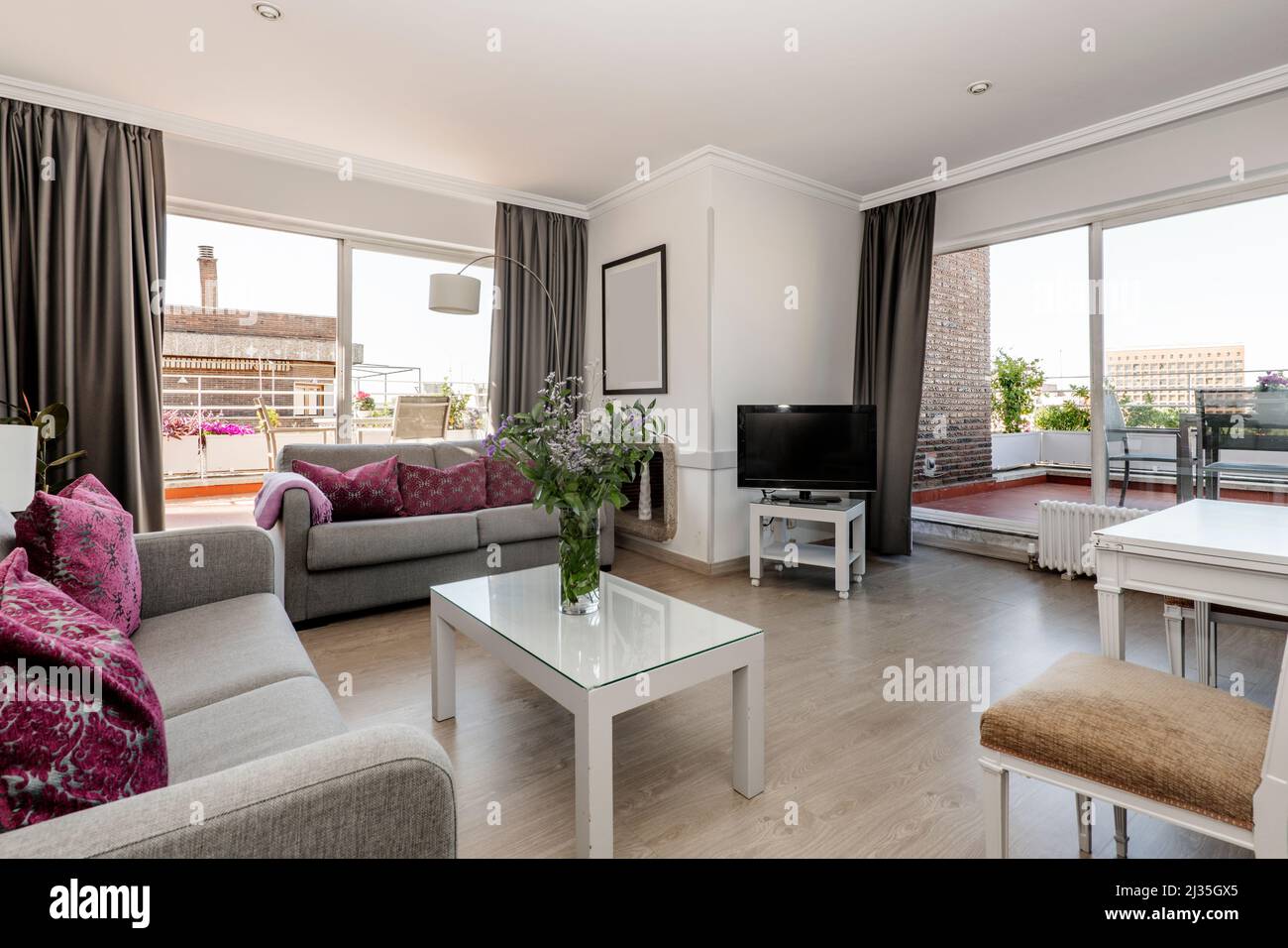 29 Stunning Penthouse Apartment Interior Design Ideas For A Fresh New ... - Penthouse Apartment Style With Textured Fabrics