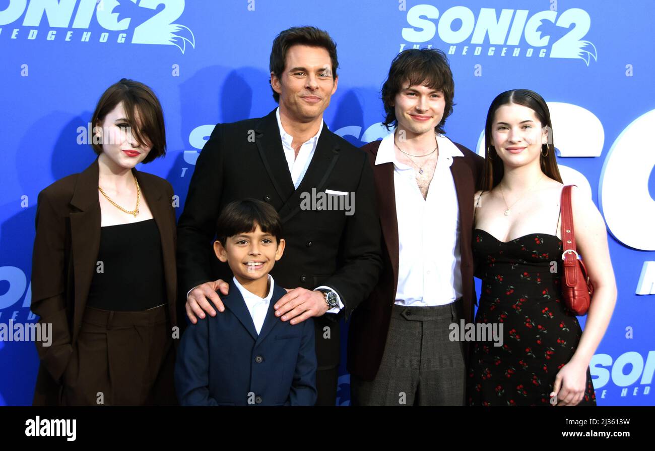 Los Angeles, California, USA 5th April 2022 (LR) Mary James Marsden