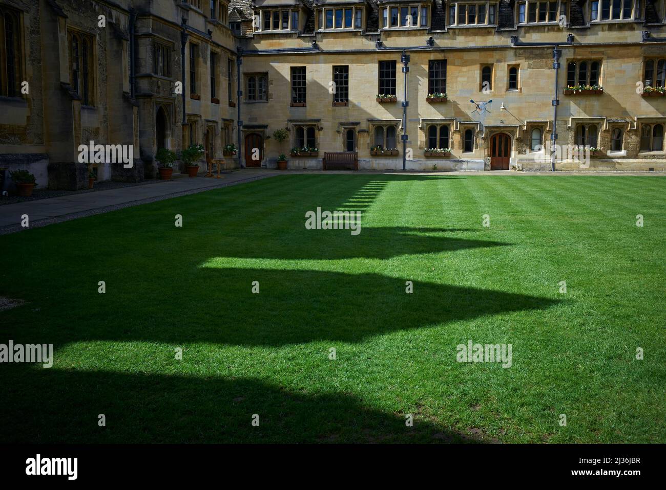 © John Angerson - Oxford University. Brasenose College. Lawn Stock Photo