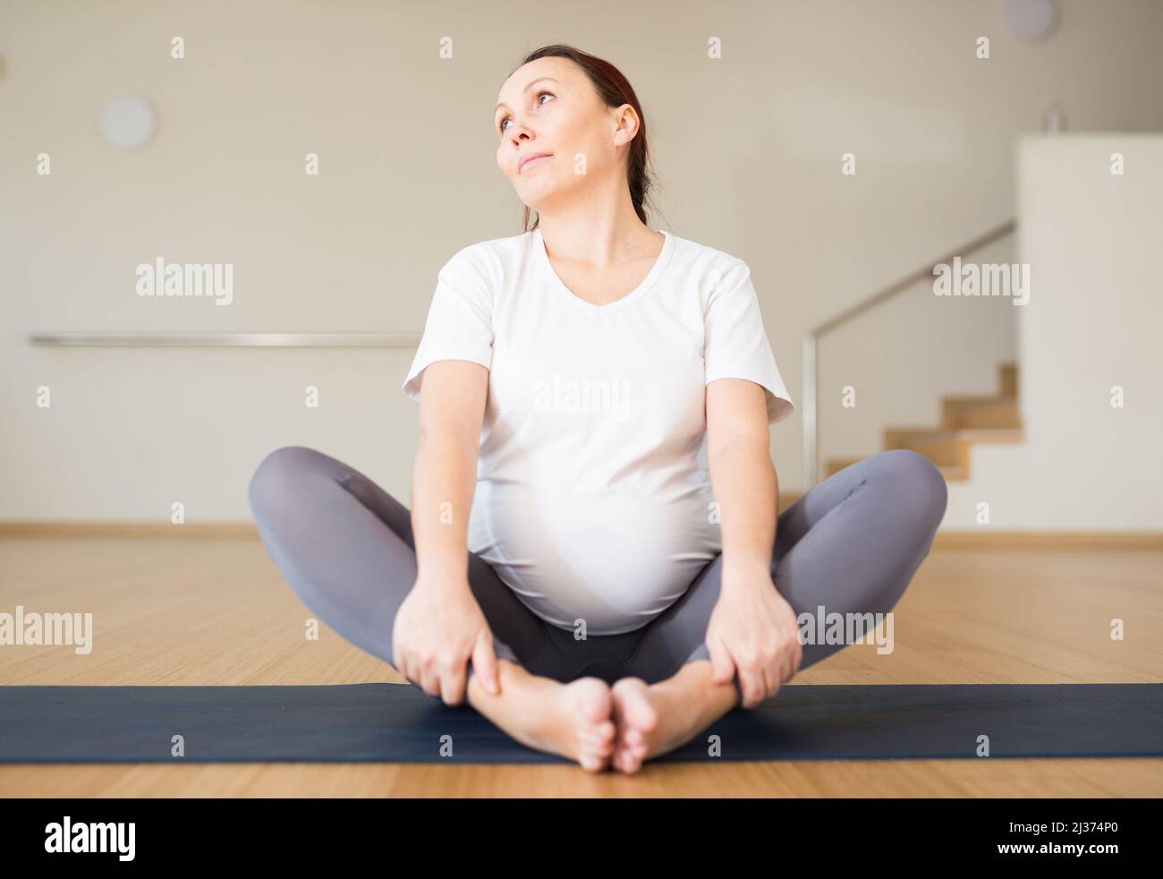 7 Essential Yoga Poses for the First Trimester of Pregnancy  Fitsri