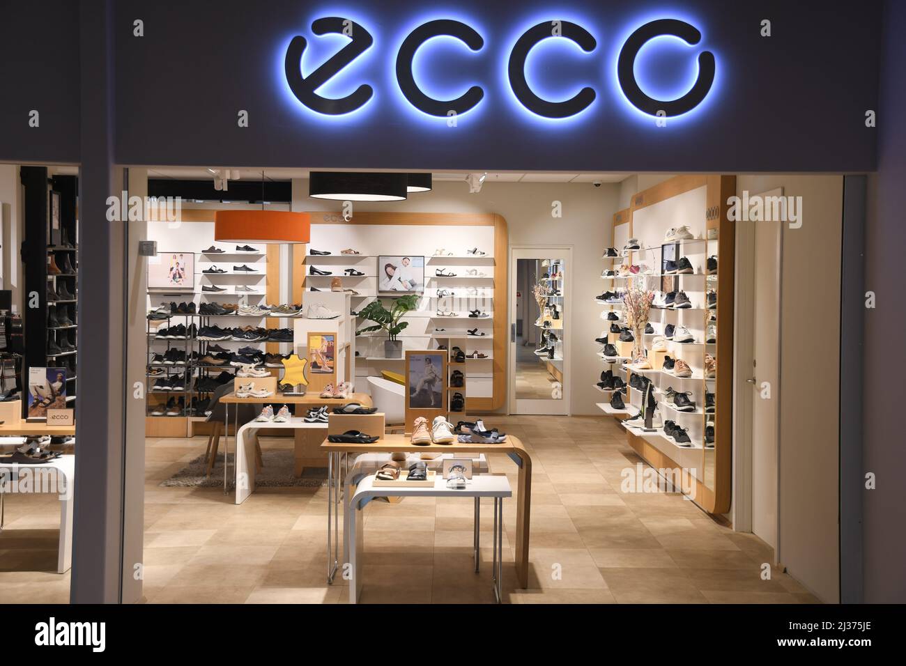 Ecco shop hi-res stock photography and images - Page 2 - Alamy