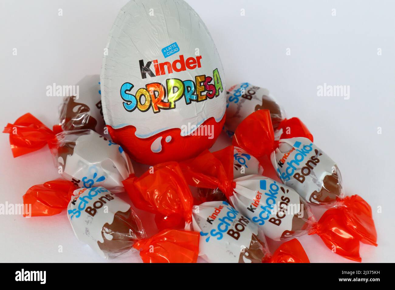 Chocolate Egg, Kinder Surprise, Kinder Chocolate, Ferrero Spa, Food, Candy,  Child, Breakfast transparent background PNG clipart