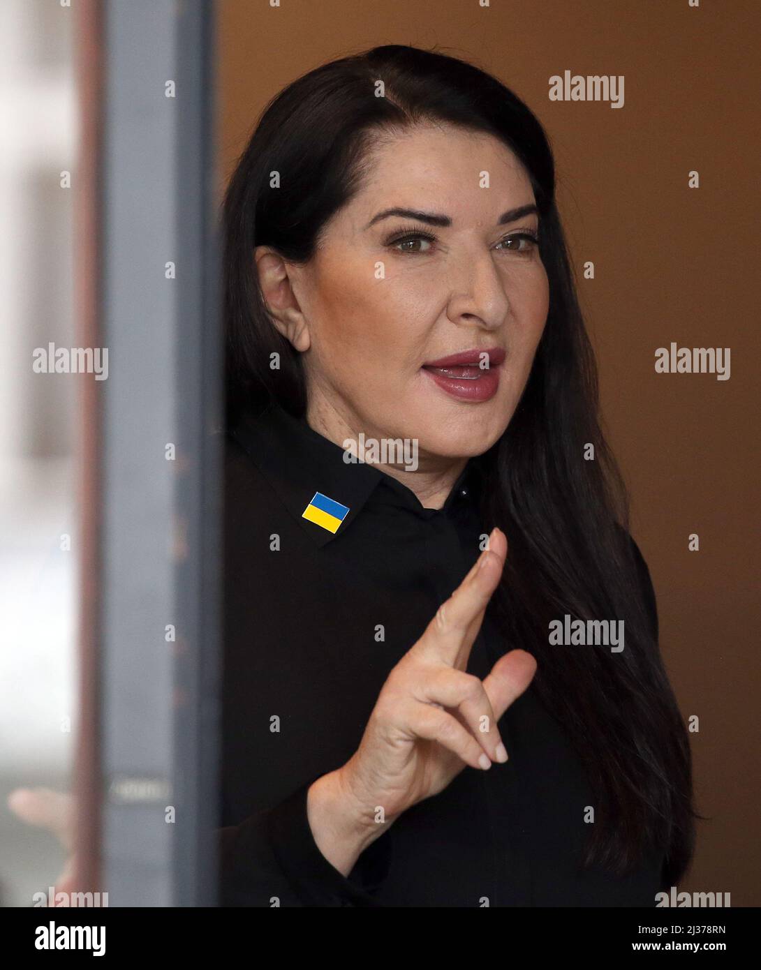 Berlin, Germany. 06th Apr, 2022. Performance artist Marina Abramovic chats  with Deutsche Oper staff at the beginning of a press conference on the  opera project "7 Deaths of Maria Callas". She wears