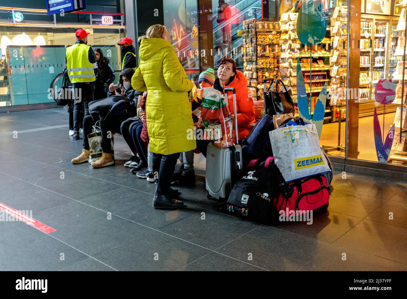 Berlin, Germany. Small group of Ukrainian War Victims and Refugees at Berlin Hbf / Hauptbahnhof. Curently the Railway Station is center point in Stock Photo
