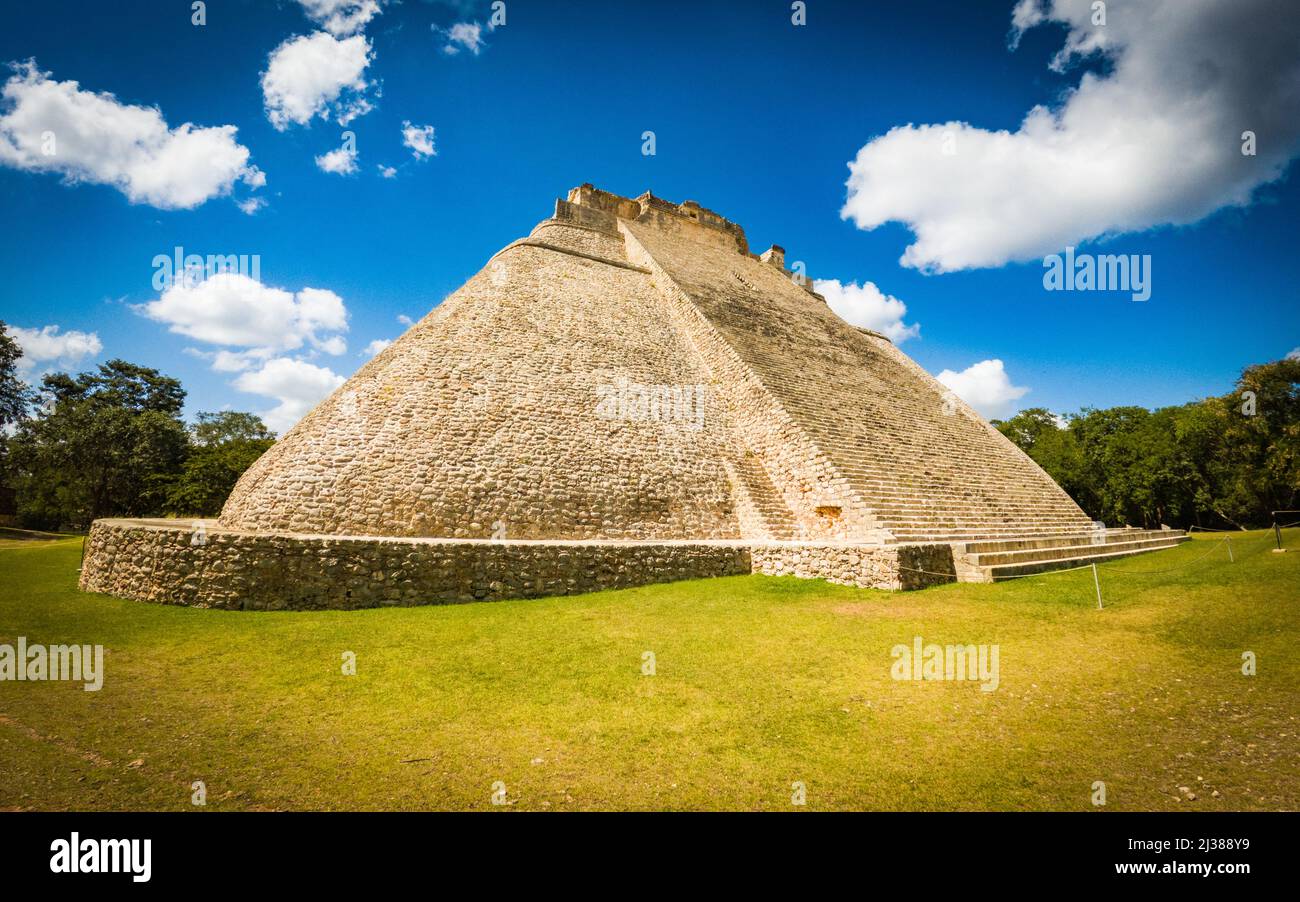 Mayan Ruins In México. Uxmal. Pyramid Stock Photo - Alamy