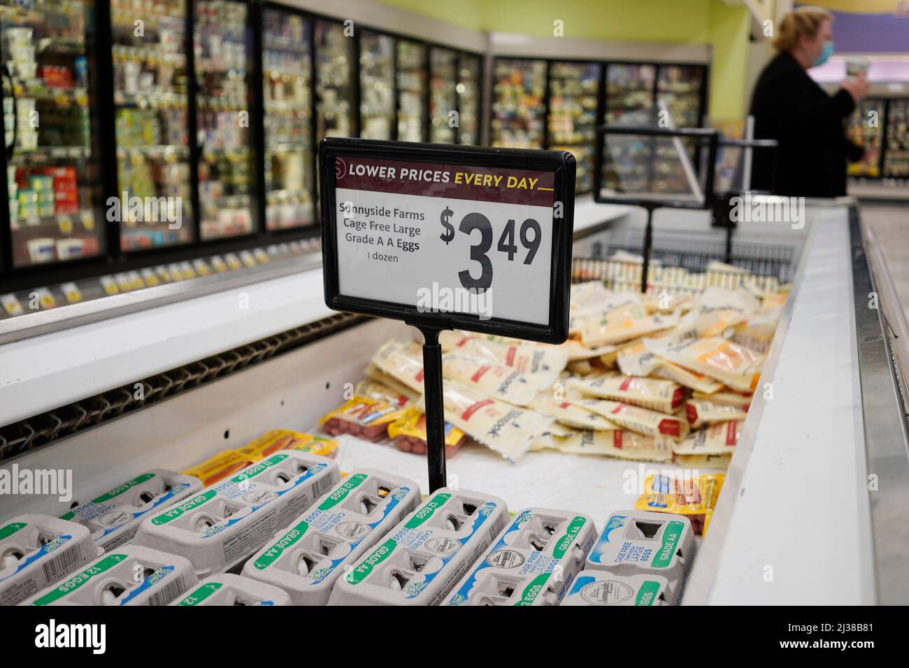 San Francisco. 5th Apr, 2022. Photo taken on April 5, 2022 shows eggs for sale at a supermarket in Millbrae, California, the United States. The outbreaks of highly pathogenic H5N1 avian influenza, also known as bird flu, have affected more than 20 states in the United States, causing the price of eggs to soar. Credit: Li Jianguo/Xinhua/Alamy Live News Stock Photo