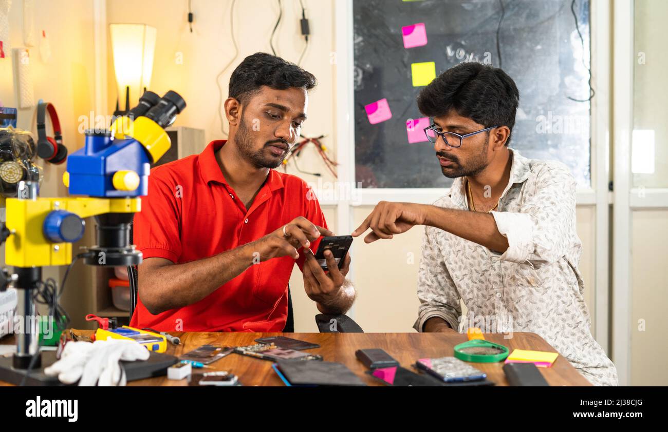 Mobile phone repair india hi-res stock photography and images - Alamy
