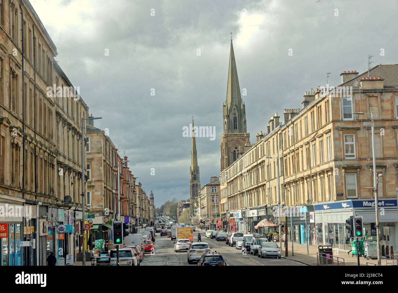 Glasgow, Scotland, UK 6th  April, 2022. UK  Weather: :  Changeable weather saw people take to the streets wary of a change in conditions. Great western road. Credit Gerard Ferry/Alamy Live News Stock Photo