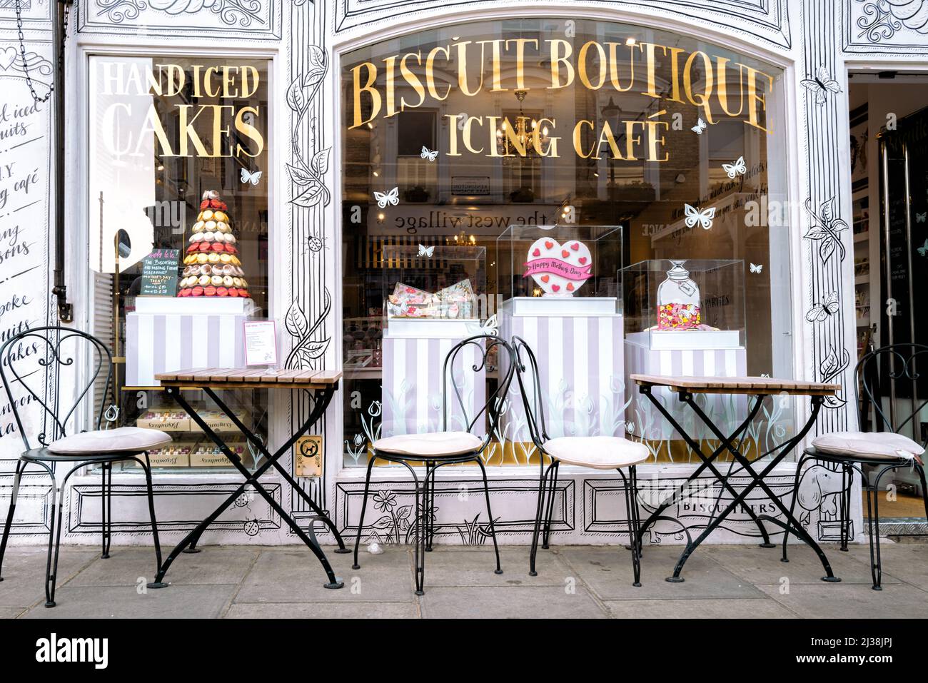 London, UK - 24 March 2022: The quaint Biscuit Boutique and Icing Cafe, Notting Hill, London. An upmarket bisuiteers in Notting Hill, selling sweet tr Stock Photo