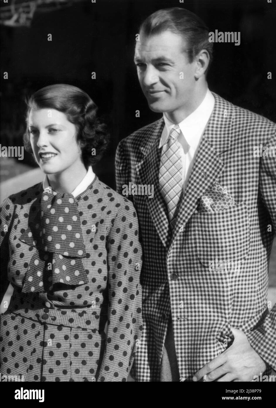 GARY COOPER and his Wife VERONICA BALFE aka SANDRA SHAW aka ROCKY COOPER 1935 candid portrait by RAY JONES publicity for Paramount Pictures Stock Photo