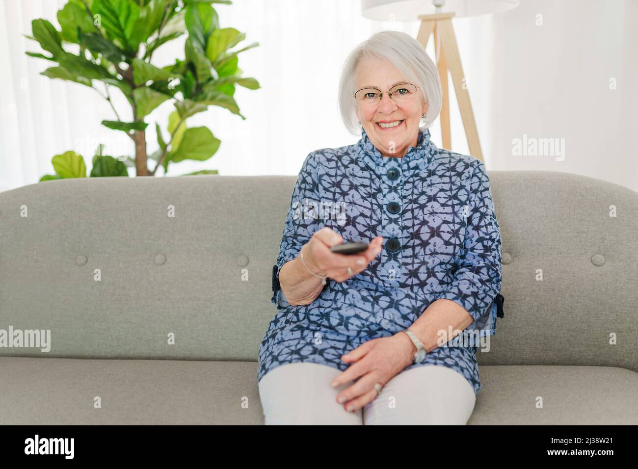 Mature woman watch tv hi-res stock photography and images - Alamy