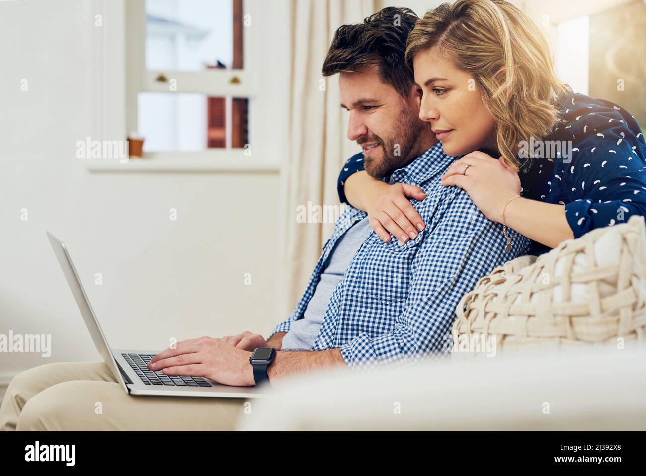 Couple and technology hi-res stock photography and images - Alamy
