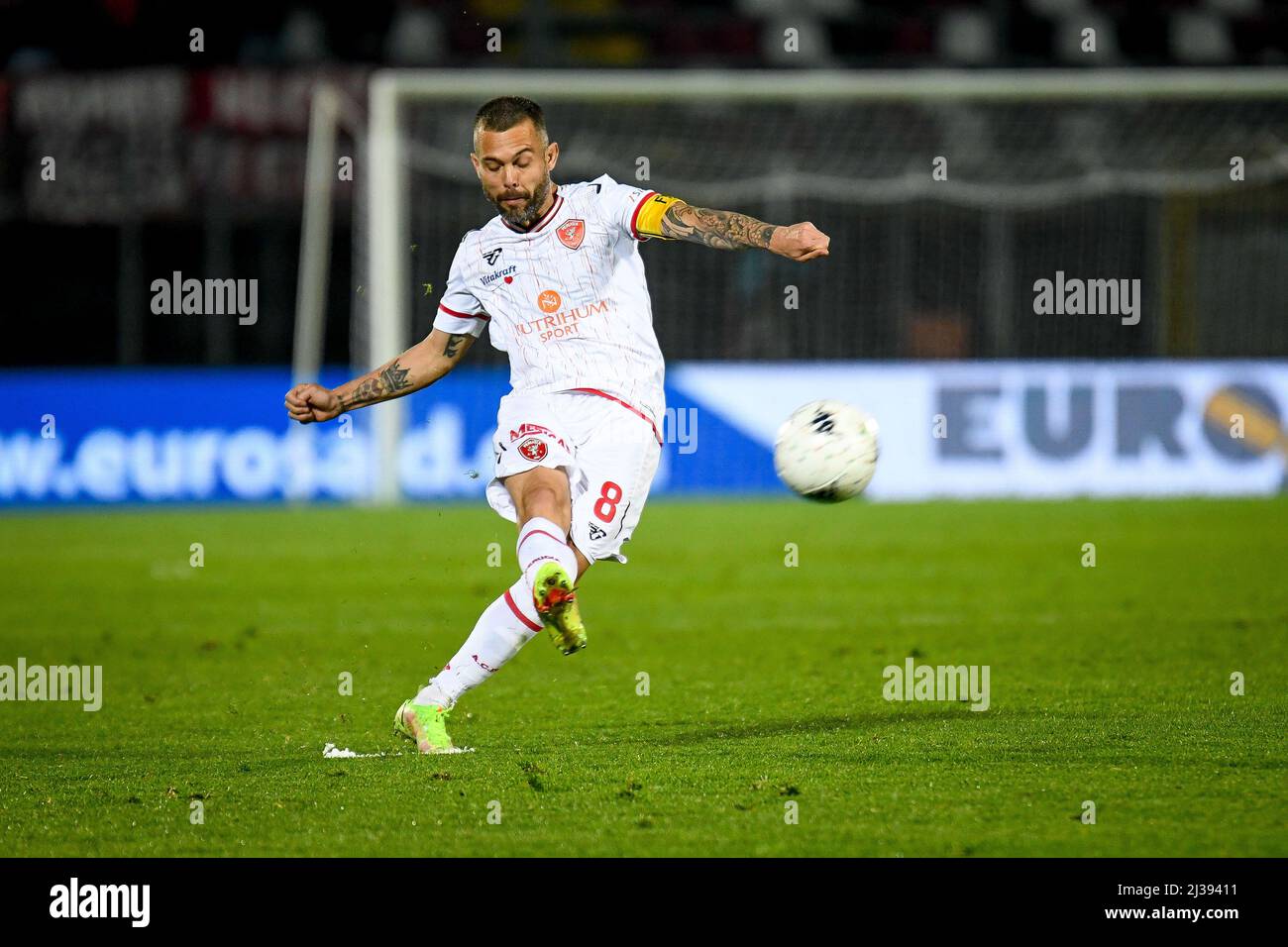 Salvatore Burrai (Perugia) at free kick during AS Cittadella vs AC Perugia,  Italian soccer Serie B match in Cittadella (PD), Italy, aprile 06 2022  Stock Photo - Alamy