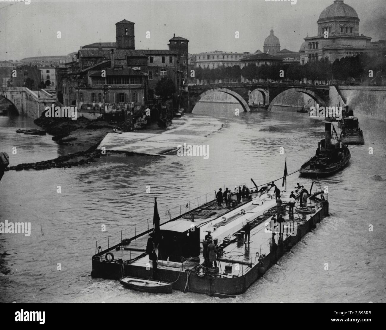 World's Largest Marble Shaft For Monument To Il Duce. A sixty foot
