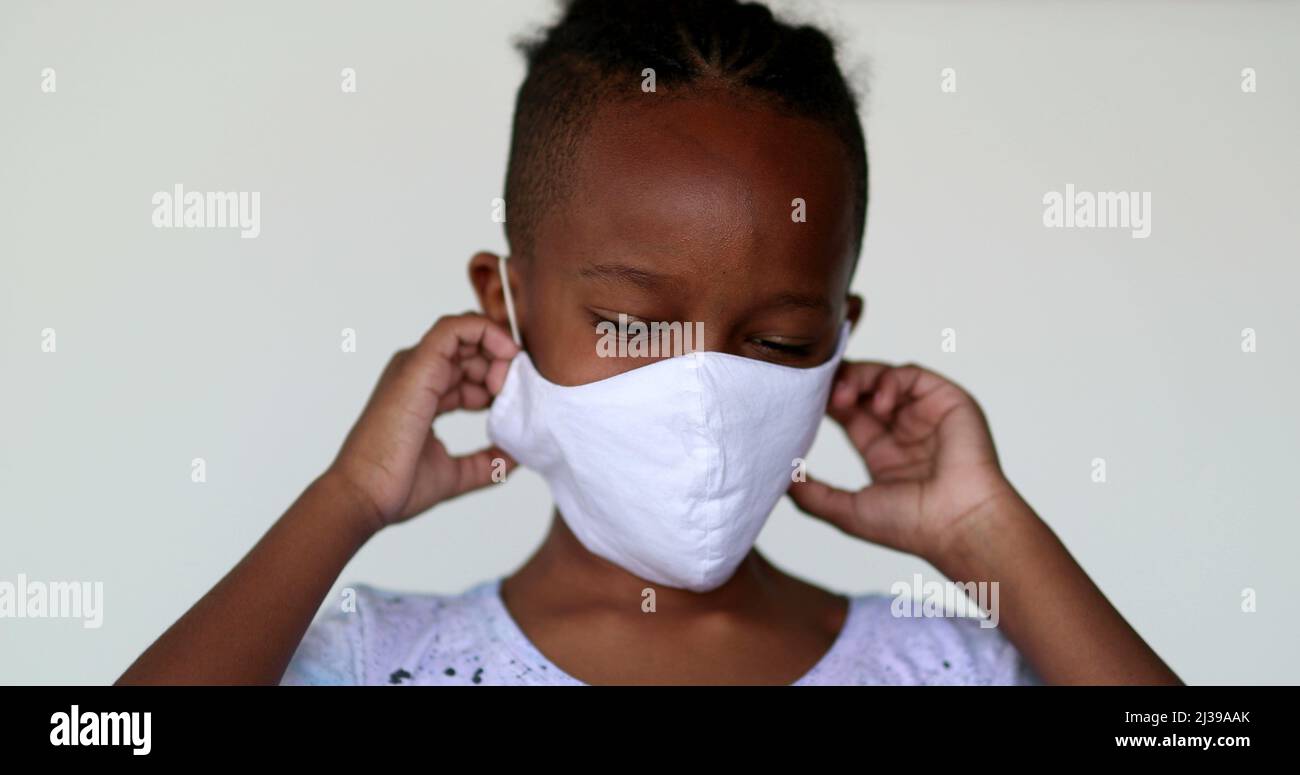 Removing face mask hi-res stock photography and images - Alamy