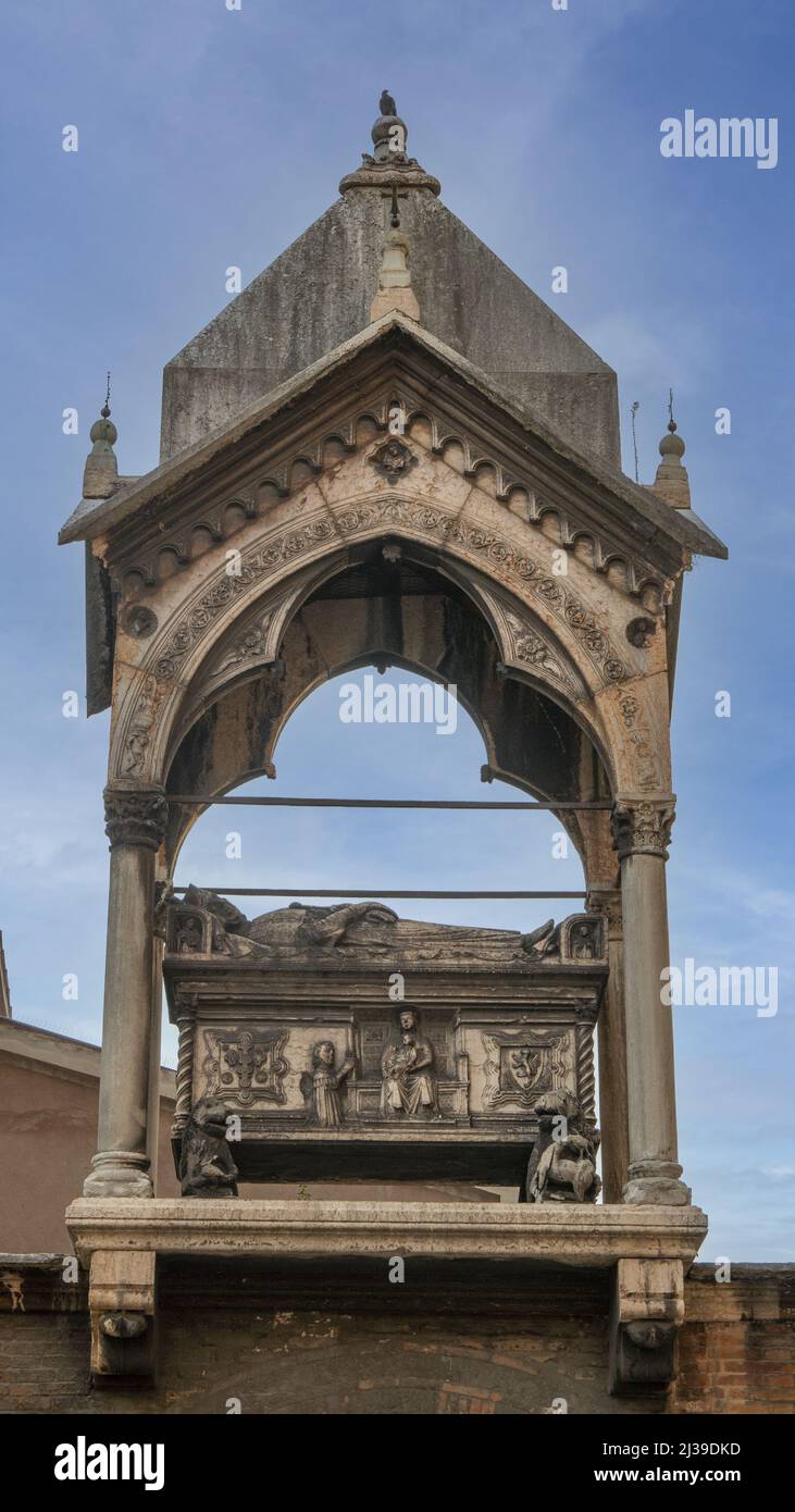 A vertical shot of Guglielmo da Castelbarco from the year 1320 at the